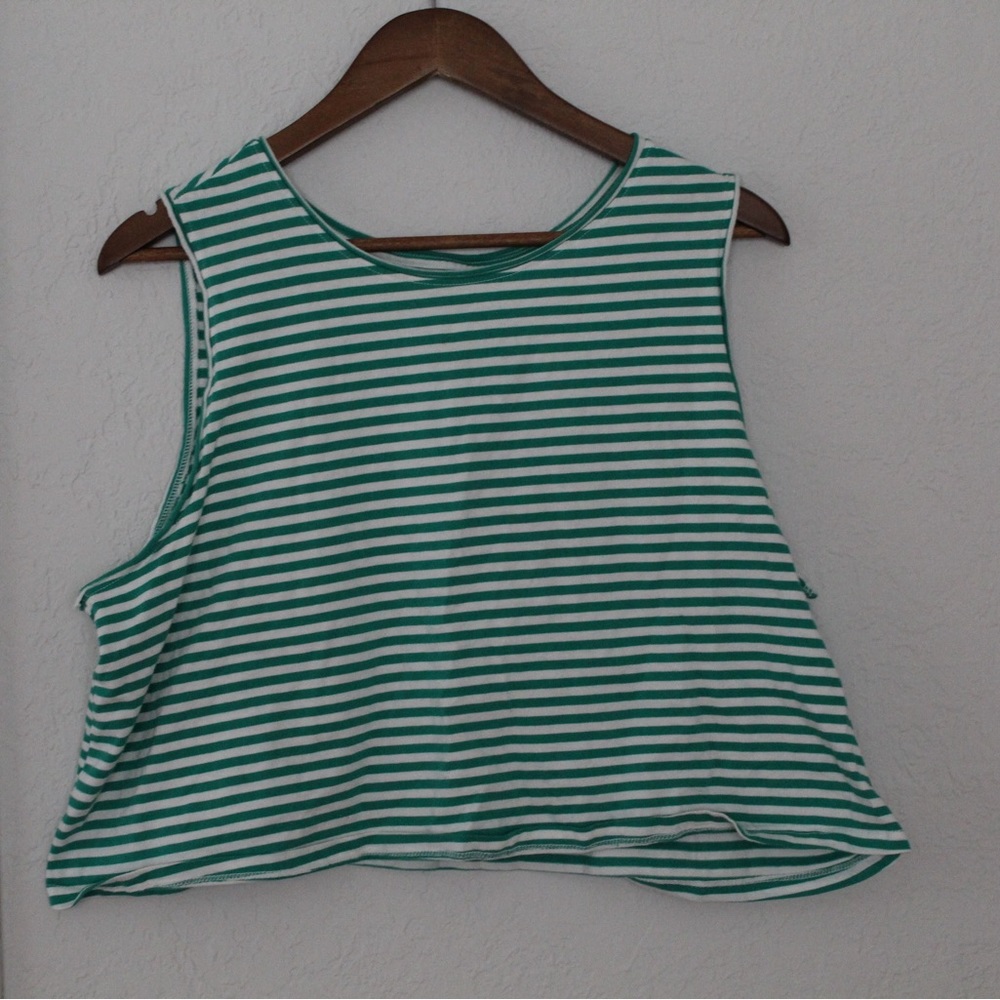 Universal thread cropped tank
